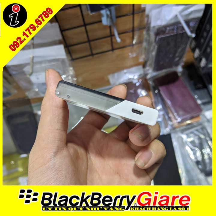 Hộp sạc pin BlackBerry Q10/P'9983