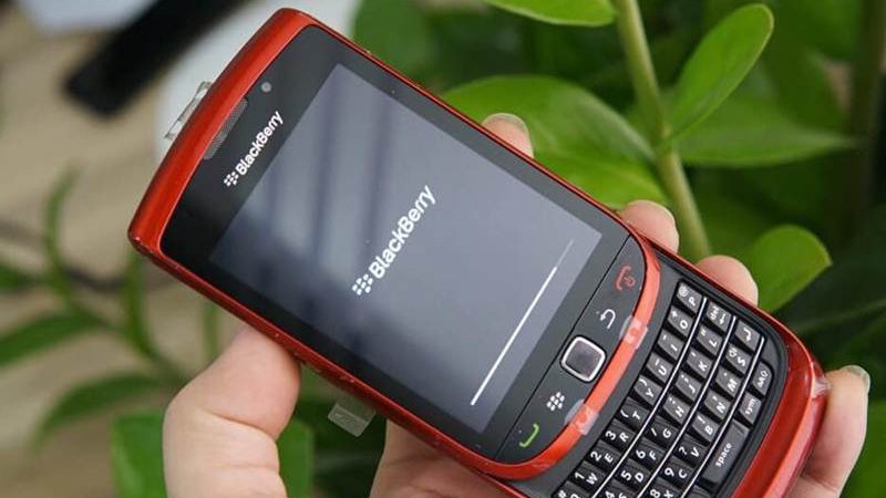 blackberry 9800 màu đỏ
